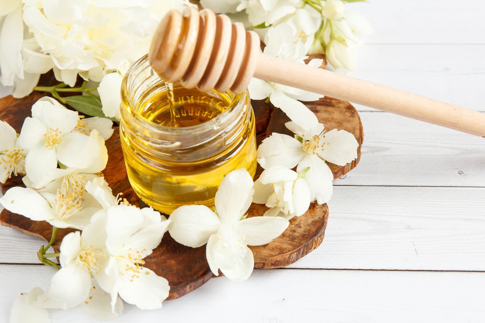 Naturally sourced honey with jasmine flowers
